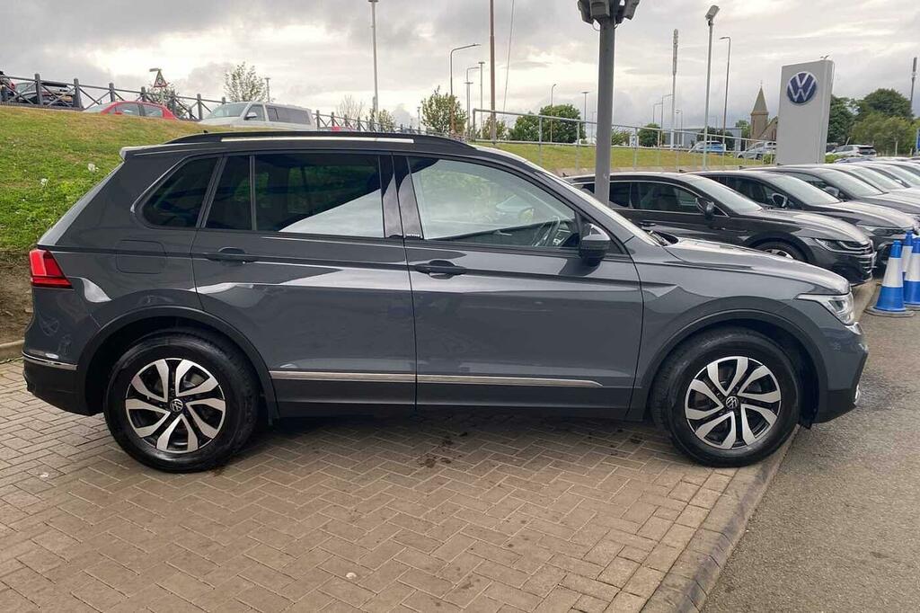 Volkswagen Tiguan 1.5 Tsi 150 Active Dsg Grey #4