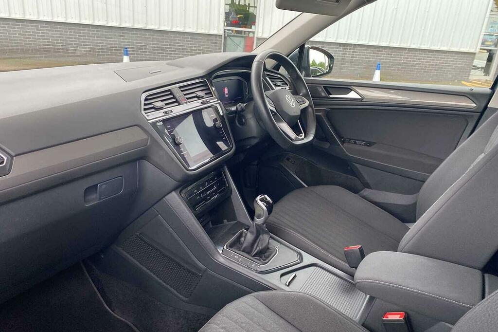 Volkswagen Tiguan Allspace 1.5 Tsi Life Grey #2