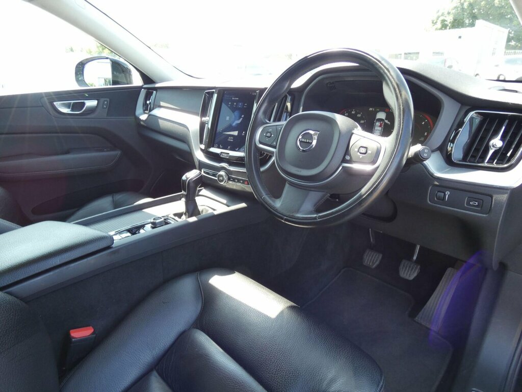 Volvo XC60 2.0 D4 Momentum Pro Awd Euro 6 Ss Black #4