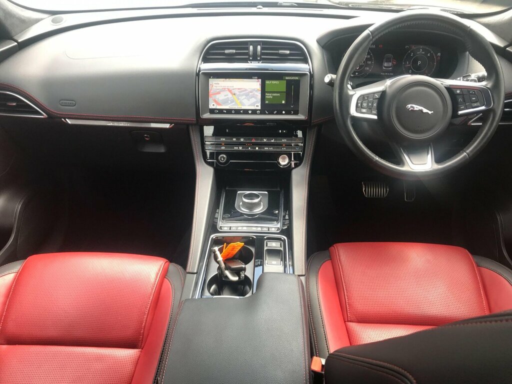 Jaguar F-Pace 2.0 D180 Chequered Flag Suv Awd Eu SA20ZDR Black #2