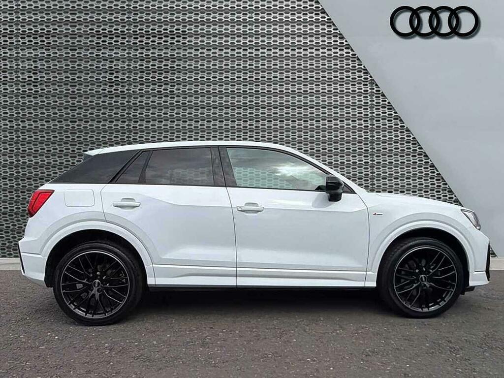 Audi Q2 Black Edition 30 Tfsi 110 Ps 6-Speed White #4