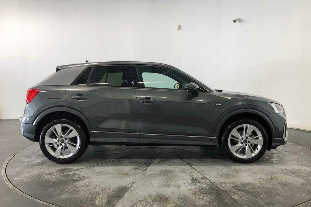 Audi Q2 S Line 35 Tfsi 150 Ps 6-Speed Grey #4