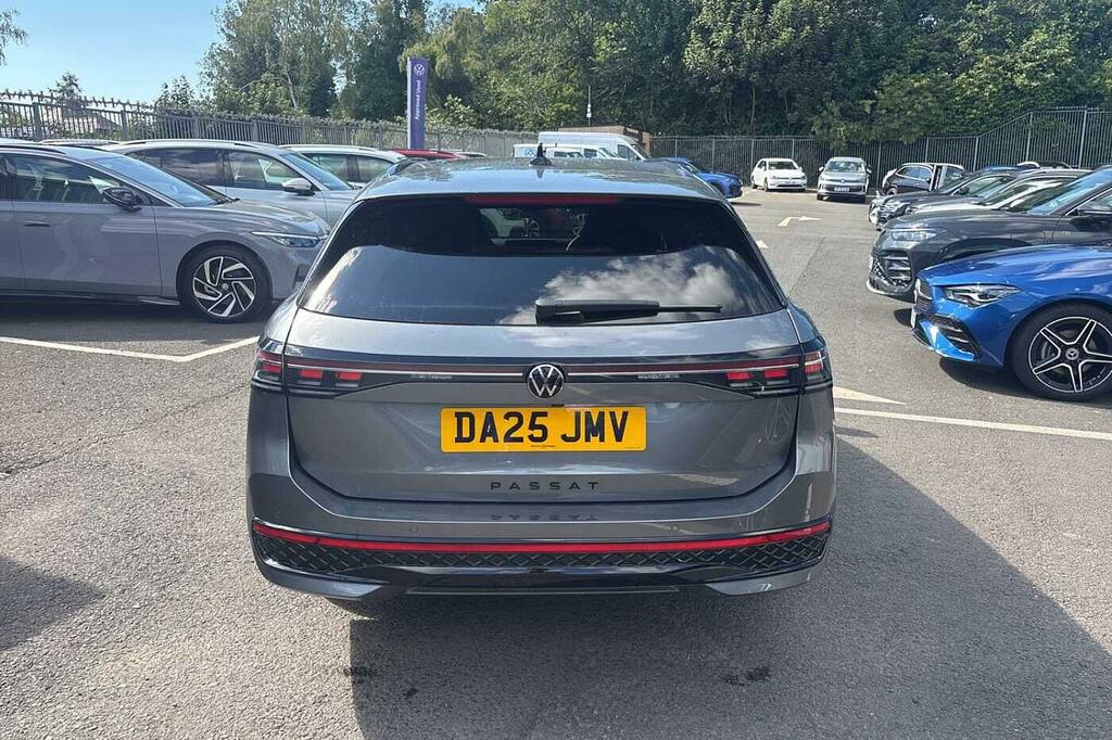Volkswagen Passat 1.5 Etsi Mhev R-line Estate Hybrid Dsg Grey #10