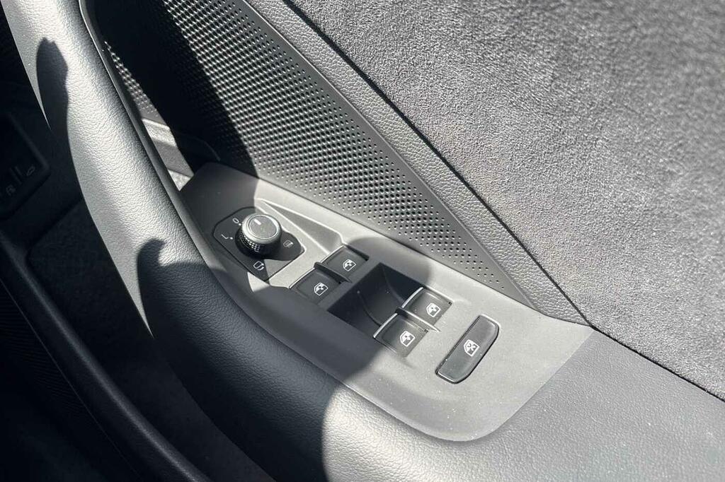 Volkswagen Passat 1.5 Etsi Mhev R-line Estate Hybrid Dsg Grey #42
