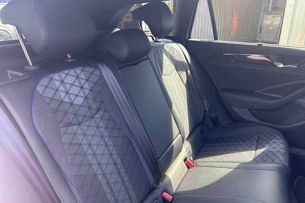 Volkswagen Passat 1.5 Etsi Mhev R-line Estate Hybrid Dsg Grey #13
