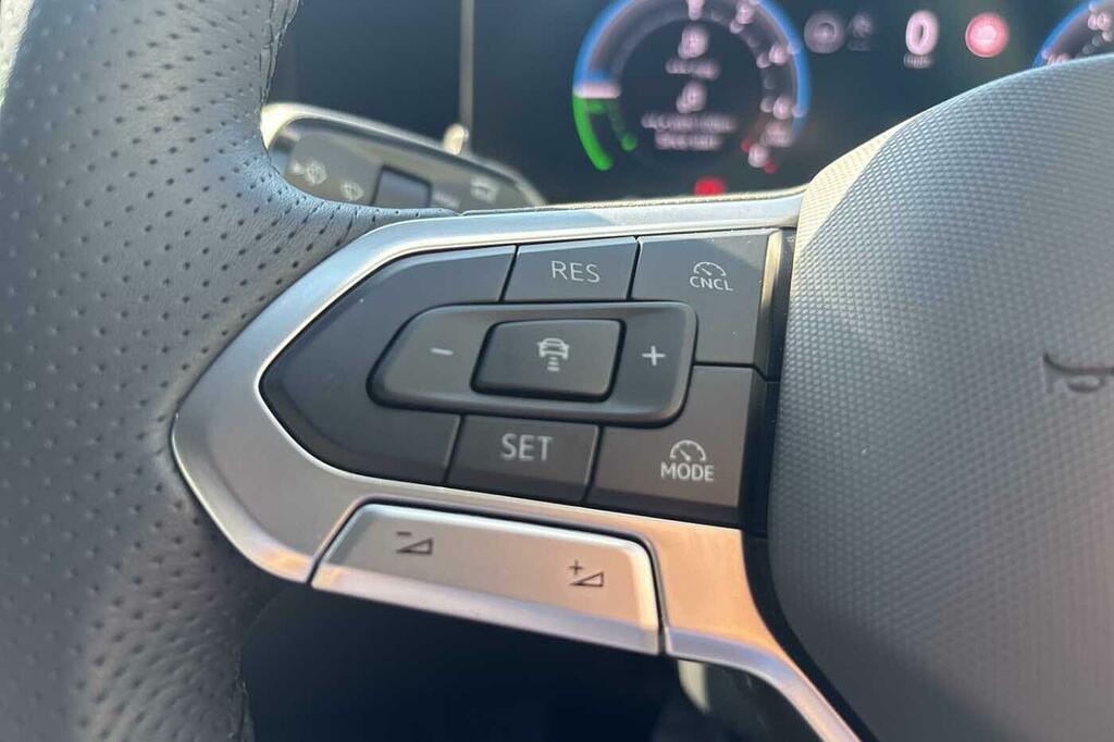 Volkswagen Passat 1.5 Etsi Mhev R-line Estate Hybrid Dsg Grey #45