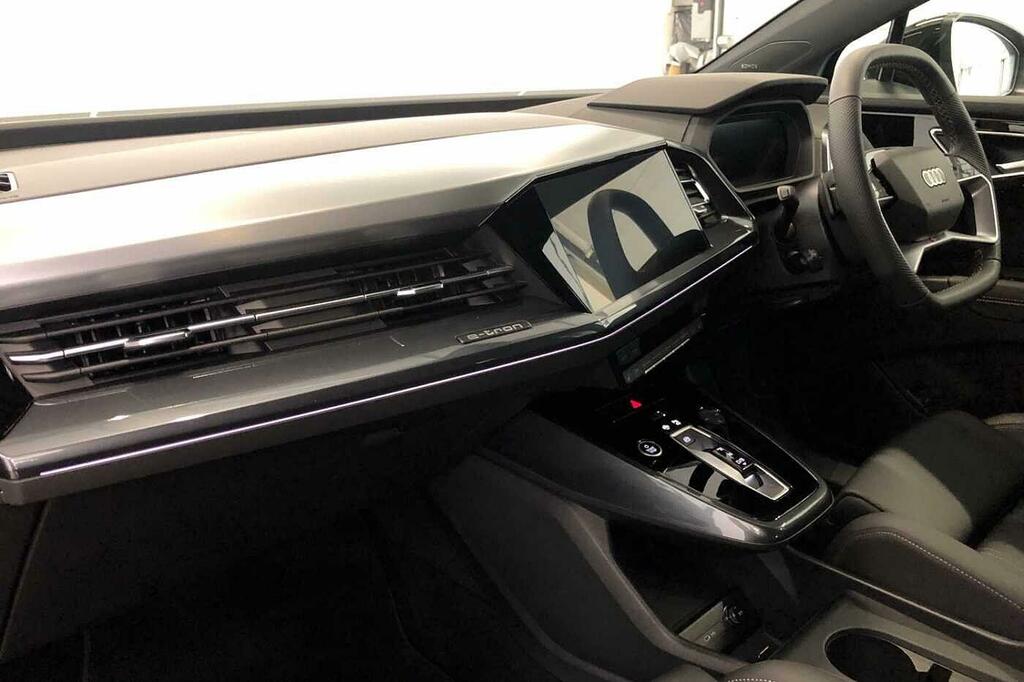 Audi Q4 E Tron Q4 Black Edition 55 E-tron Quattro 250,00 Kw SK26XCO Blue #2