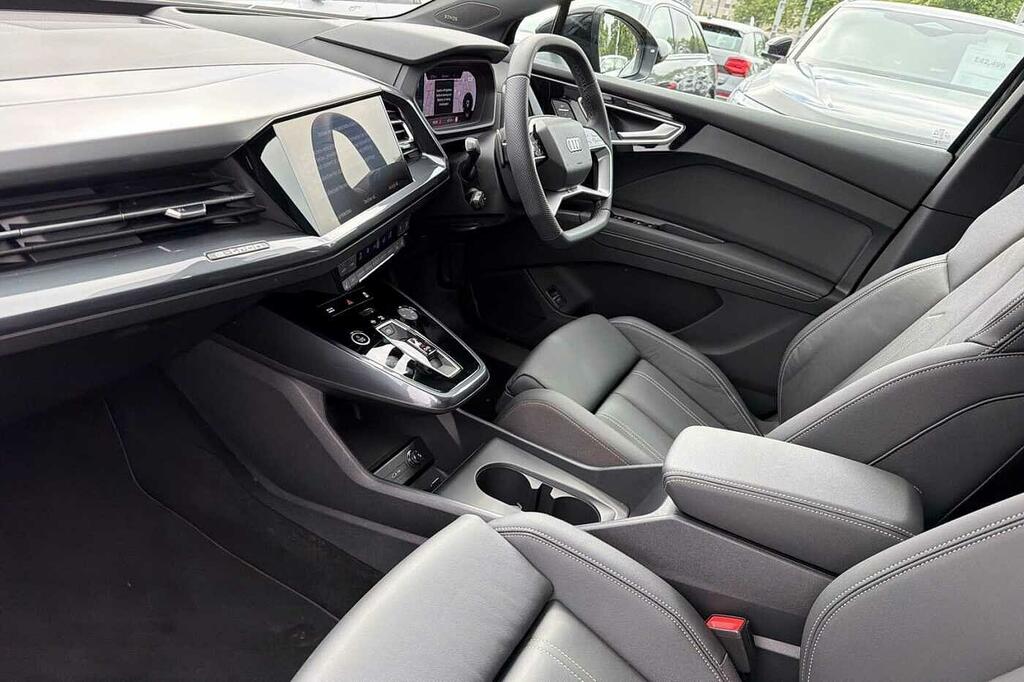 Audi Q4 E Tron Q4 Black Edition 55 E-tron Quattro 250,00 Kw SN26XLW Black #2