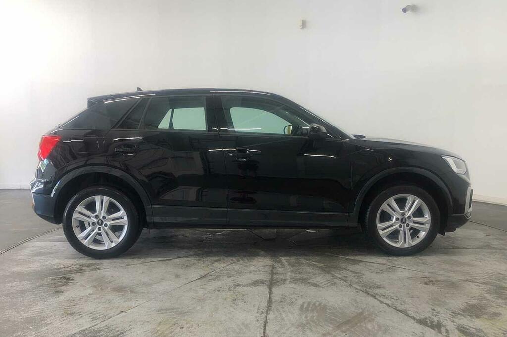 Audi Q2 Sport 30 Tfsi 110 Ps 6-Speed Black #4