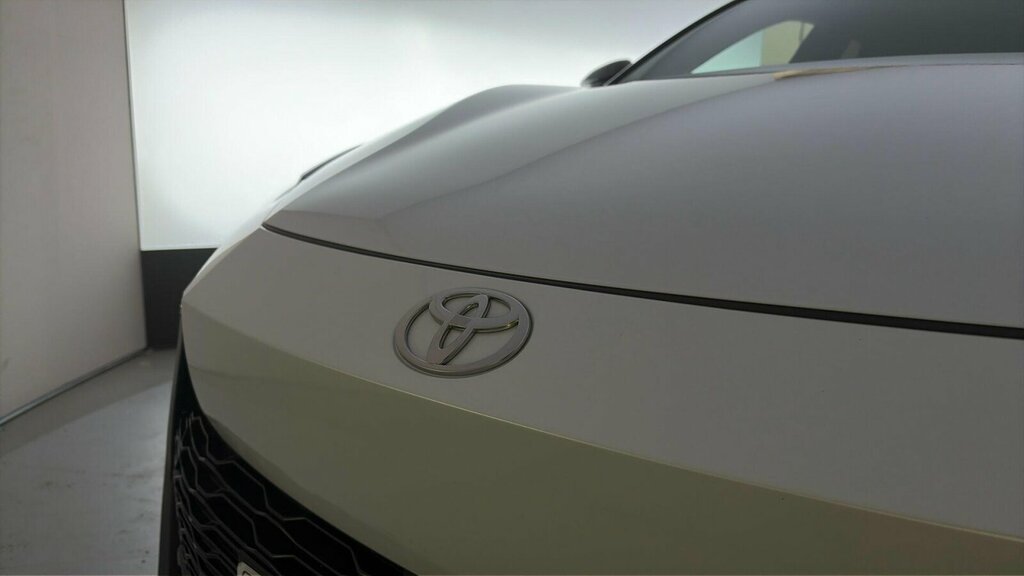 Toyota C-Hr 1.8 Vvt-h Design Cvt Euro 6 Ss White #42