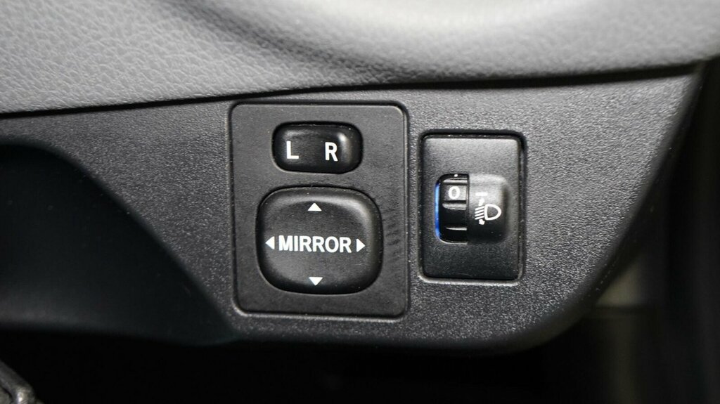 Toyota Yaris Yaris Bi-tone Hybrid Vvt-i Cvt Red #19