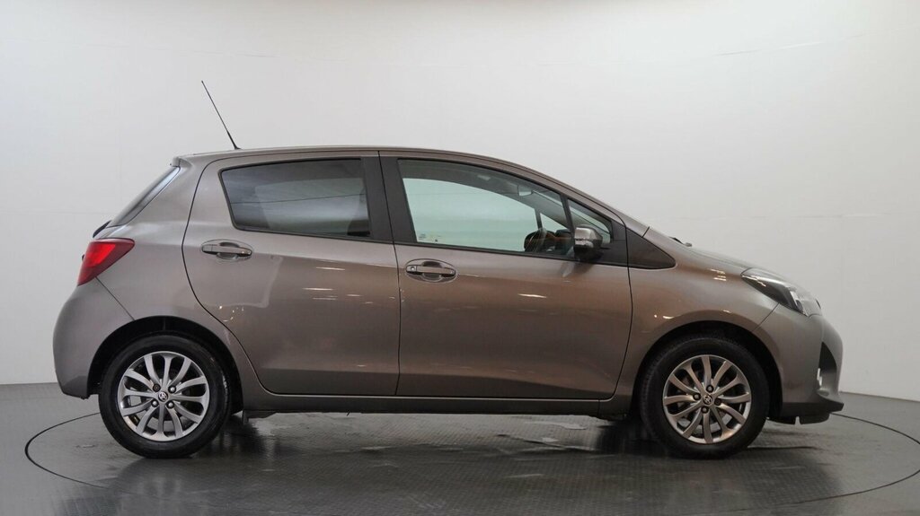 Toyota Yaris Yaris Bi-tone Hybrid Vvt-i Cvt Red #7