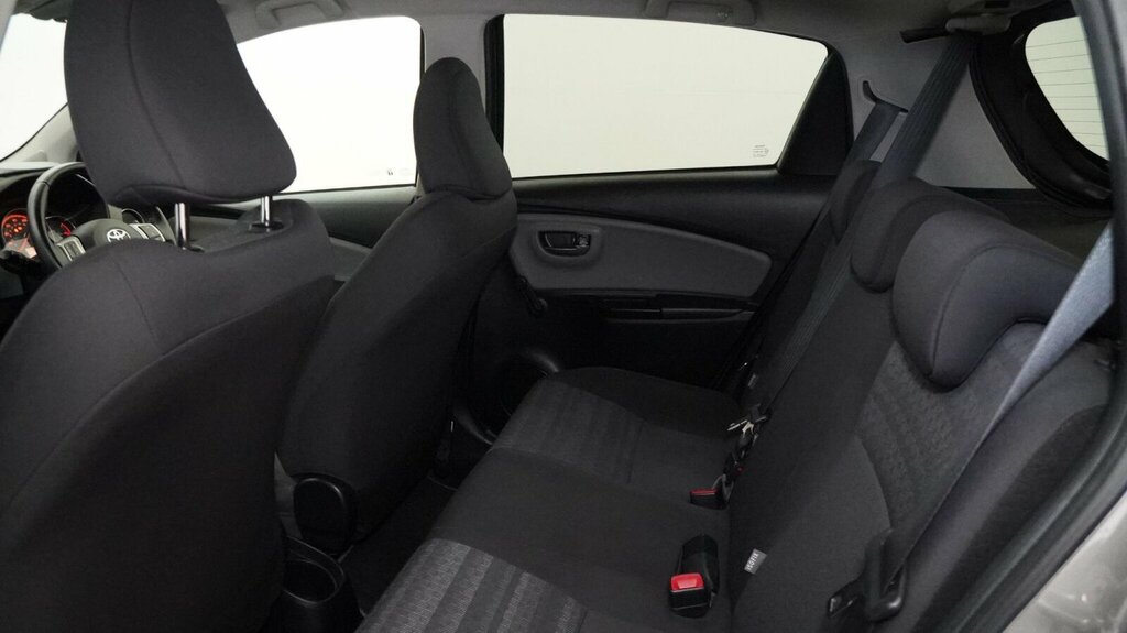 Toyota Yaris Yaris Bi-tone Hybrid Vvt-i Cvt Red #16