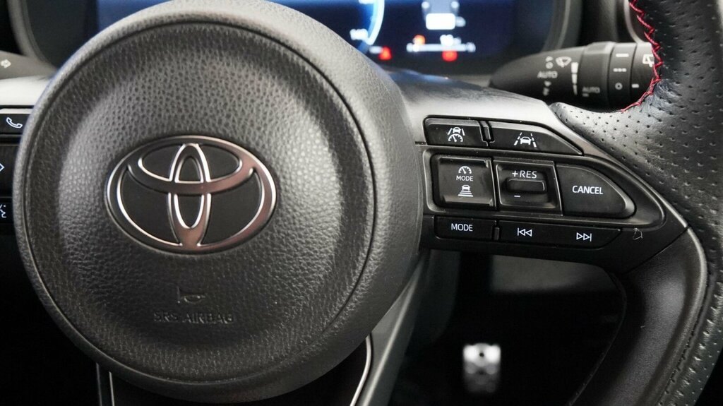 Toyota Yaris 1.5 Hybrid Gr Sport Cvt Estate White #30
