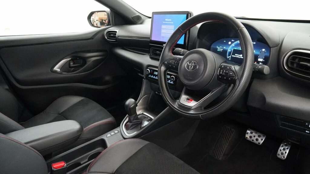 Toyota Yaris 1.5 Hybrid Gr Sport Cvt Estate White #7