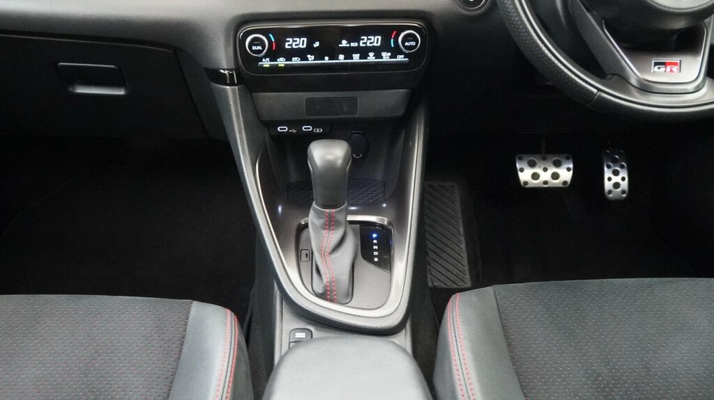 Toyota Yaris 1.5 Hybrid Gr Sport Cvt Estate White #10