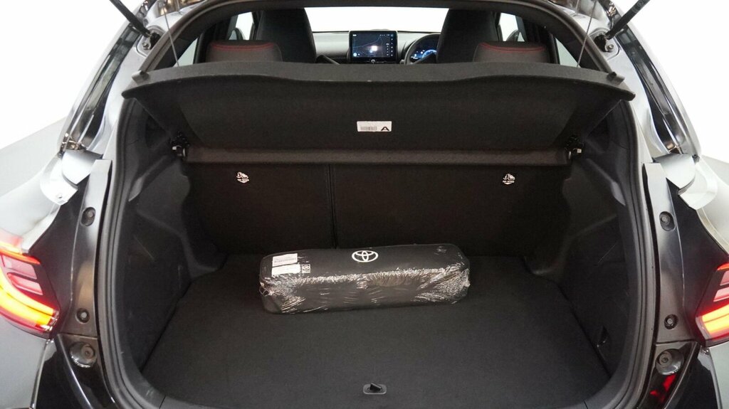 Toyota Yaris 1.5 Hybrid Gr Sport Cvt Estate White #29