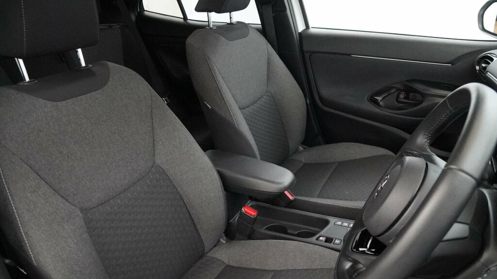 Toyota Yaris Cross 1.5 Hybrid 130 Gr Sport Cvt White #12
