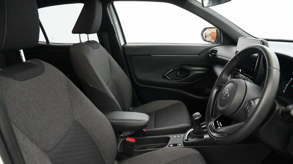 Toyota Yaris Cross 1.5 Hybrid 130 Gr Sport Cvt White #11