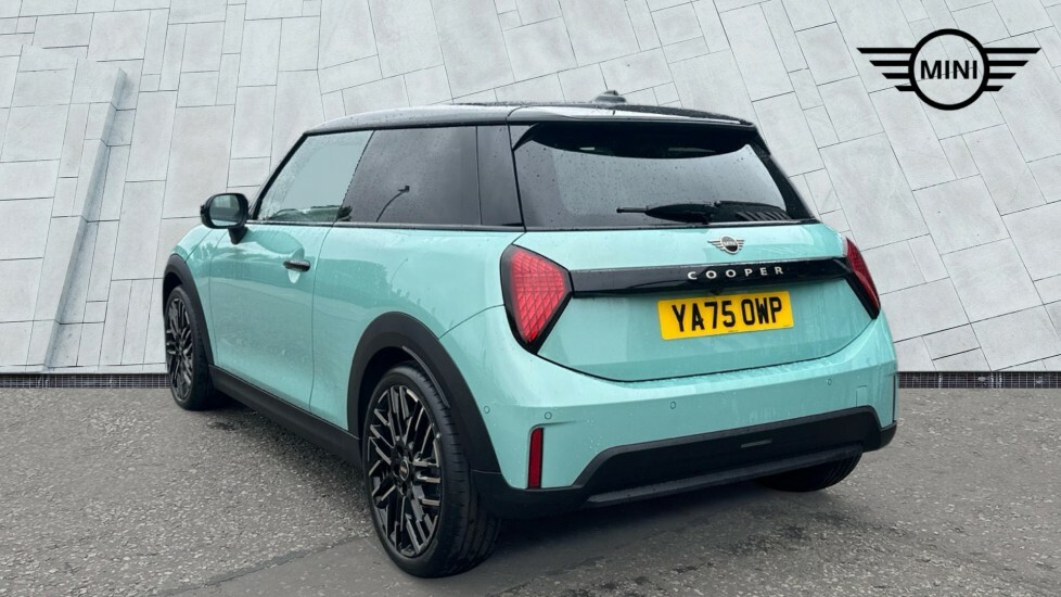 Mini Hatch 1.5C Exclusive Hatchback Steptronic Eur YA75OWP Green #4