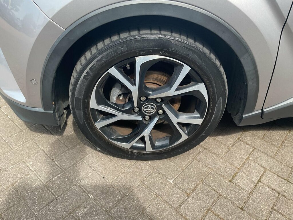 Toyota C-Hr Hybrid 1.8 122Bhp Dynamic Crossover 5-Dr Grey #24