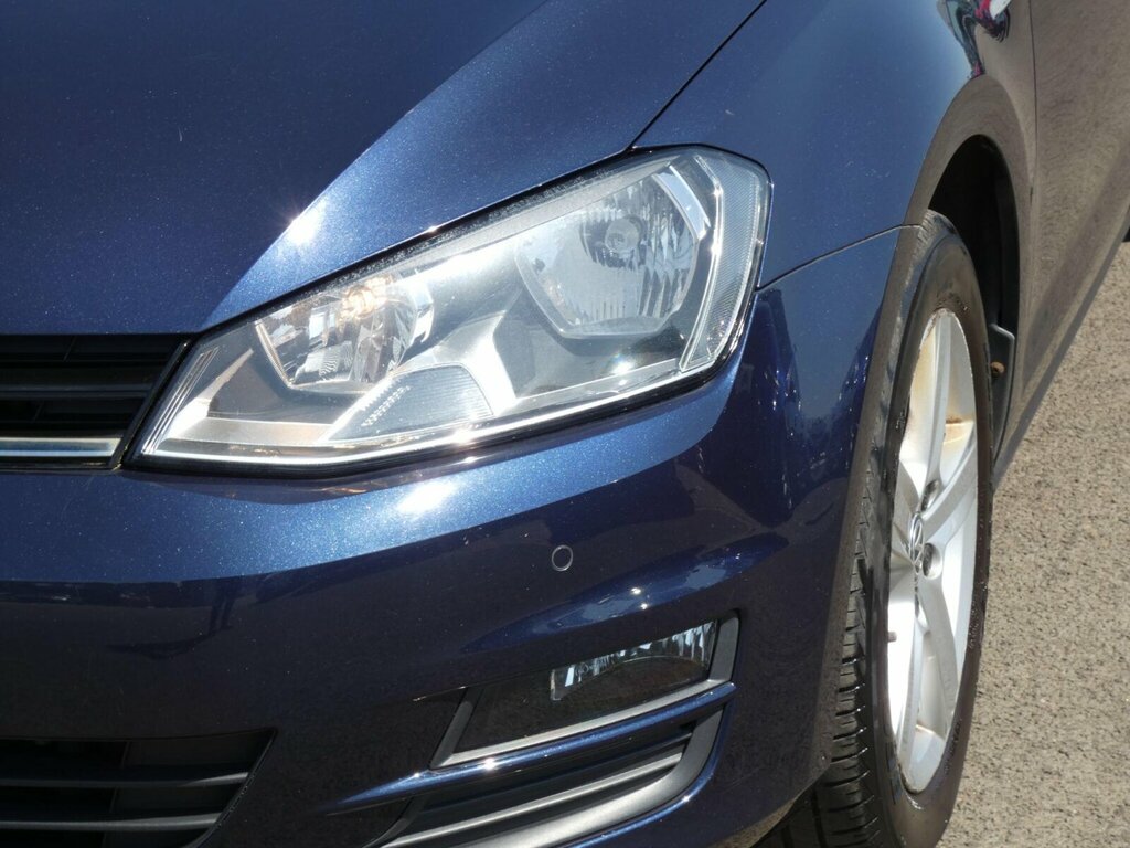 Volkswagen Golf Hatchback Red #25