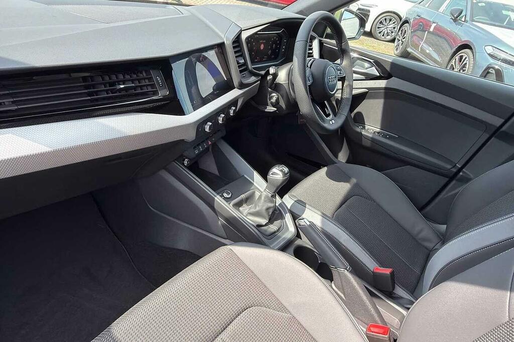 Audi A1 S Line 30 Tfsi 116 Ps 6-Speed SM26FUA Green #2