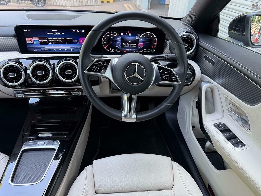 Mercedes-Benz CLA Class Cla 200 Sport Executive Black #4
