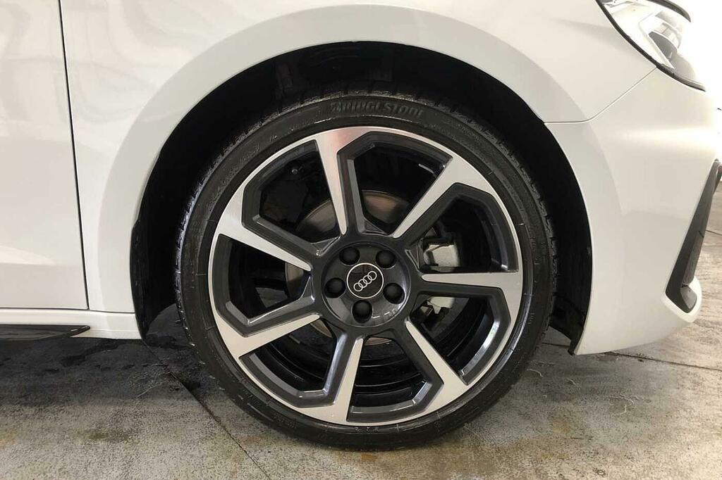 Audi A1 Black Edition 30 Tfsi 116 Ps 6-Speed SN26ZRO White #5