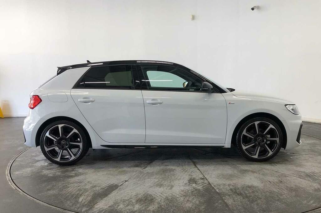 Audi A1 Black Edition 30 Tfsi 116 Ps 6-Speed SN26ZRO White #4