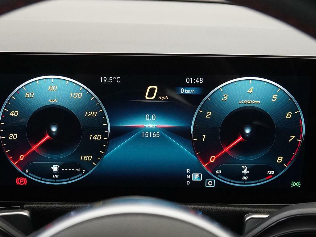 Mercedes-Benz GLB Class Glb 200 Amg Line Premium White #4