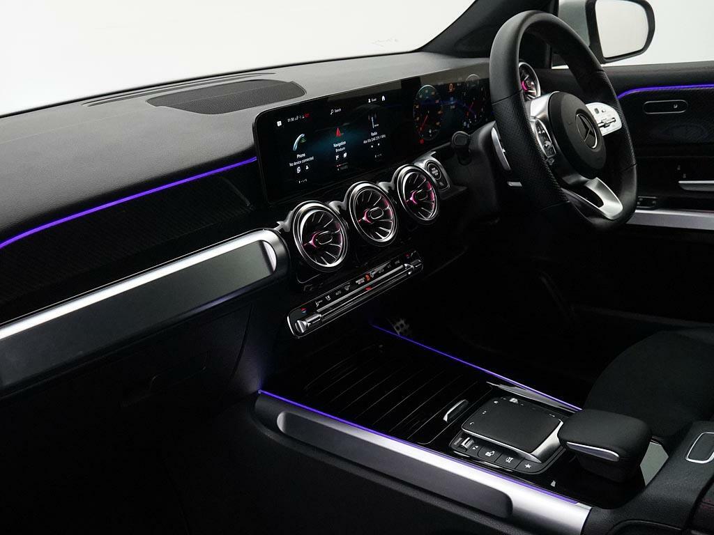 Mercedes-Benz GLB Class Glb 200 Amg Line Premium White #3