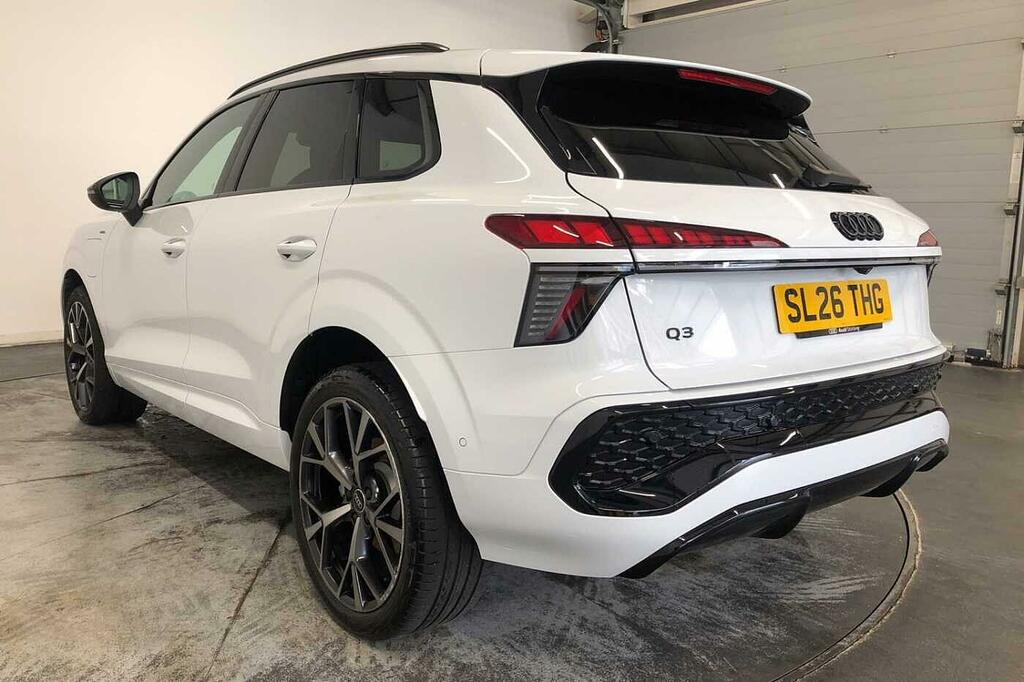 Audi Q3 Suv Edition 1 E-hybrid 272 Ps S Tronic White #3