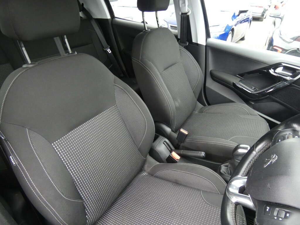 Peugeot 208 Black #15