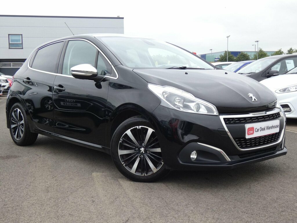 Peugeot 208 Black #1