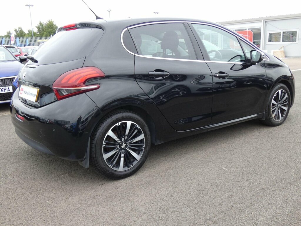 Peugeot 208 Black #12