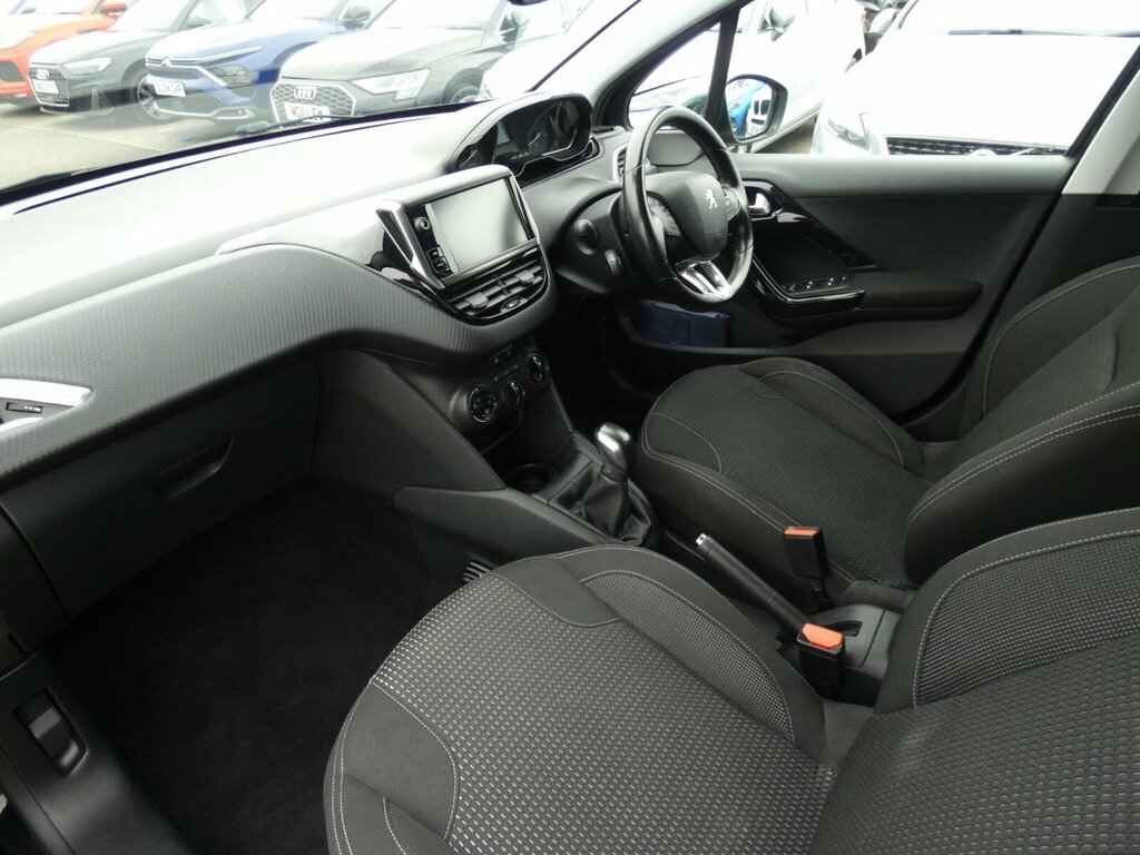 Peugeot 208 Black #2