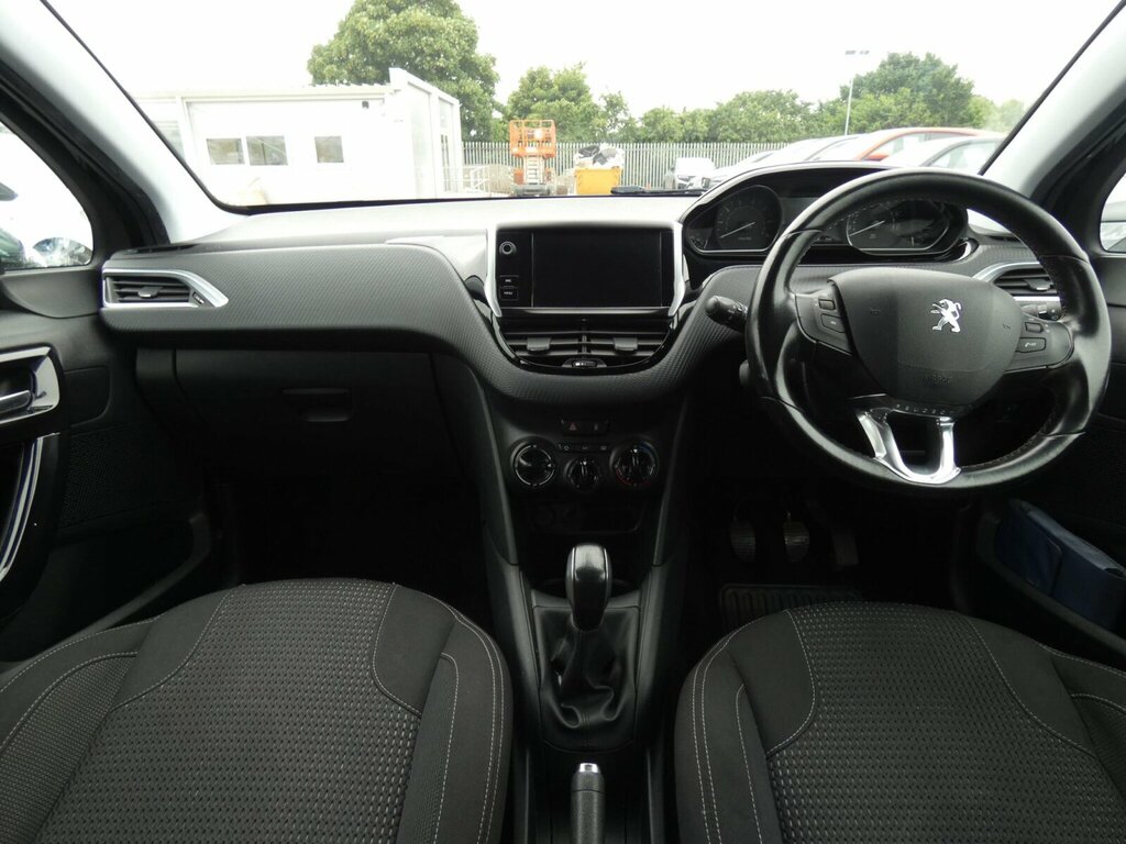 Peugeot 208 Black #4