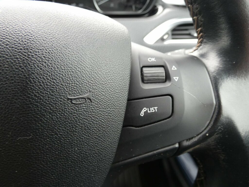 Peugeot 208 Black #18