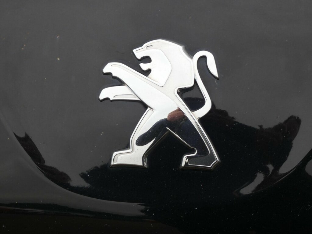 Peugeot 208 Black #37