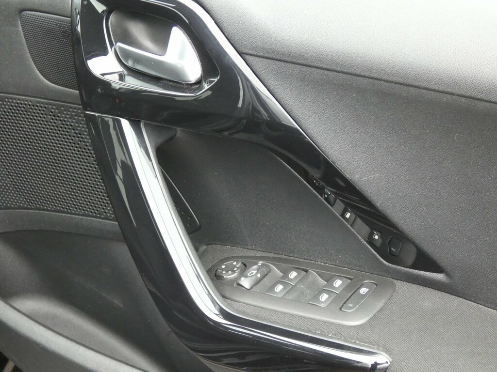 Peugeot 208 Black #26