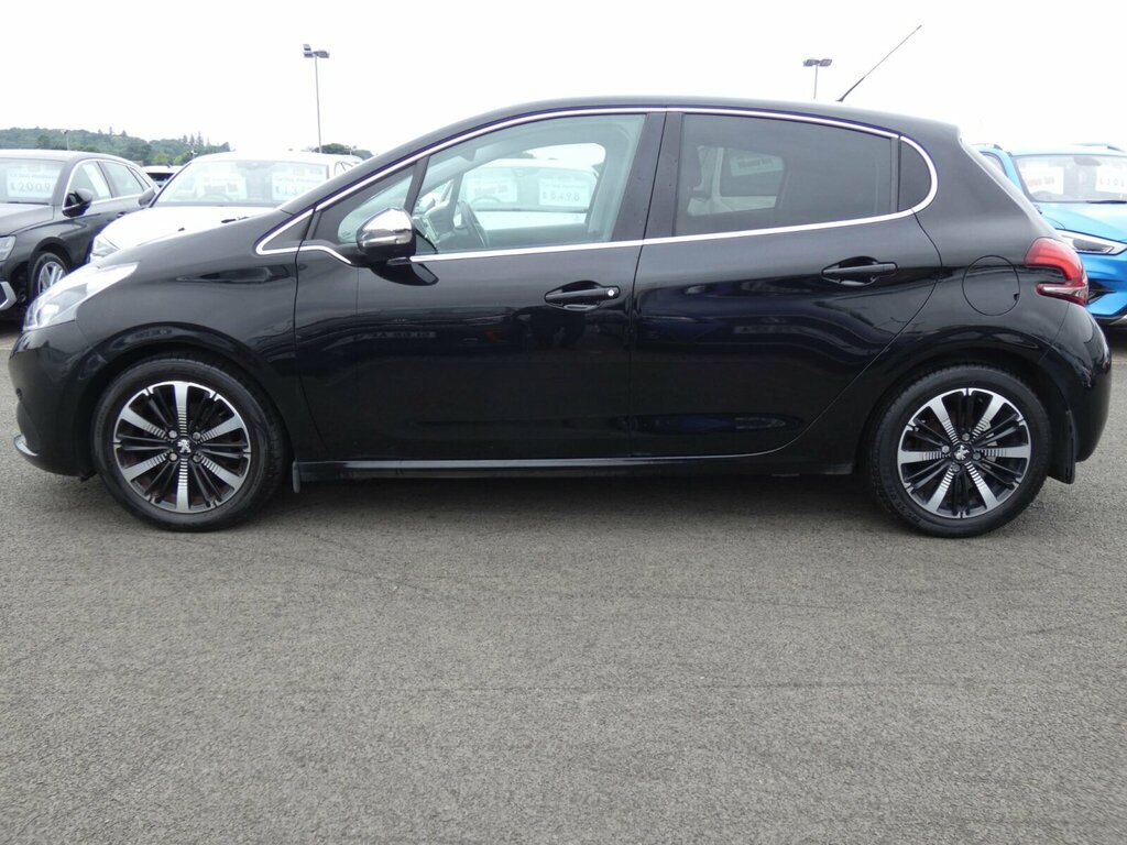 Peugeot 208 Black #10
