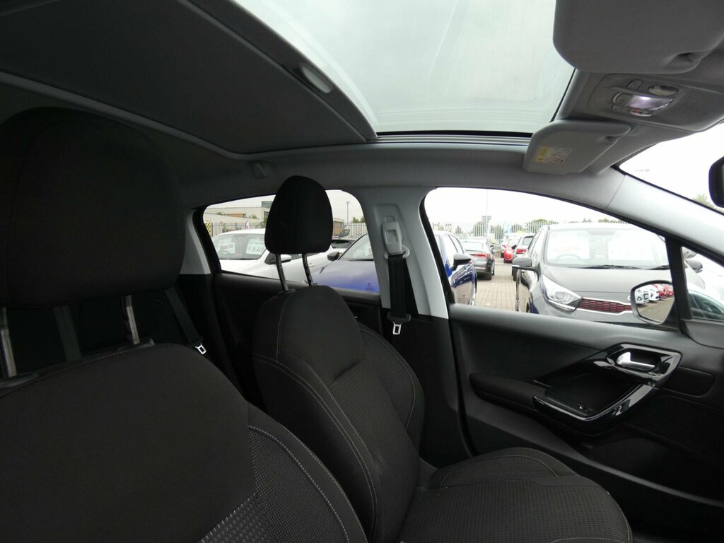 Peugeot 208 Black #14