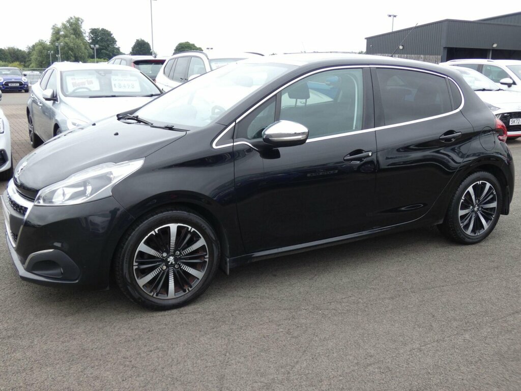Peugeot 208 Black #9