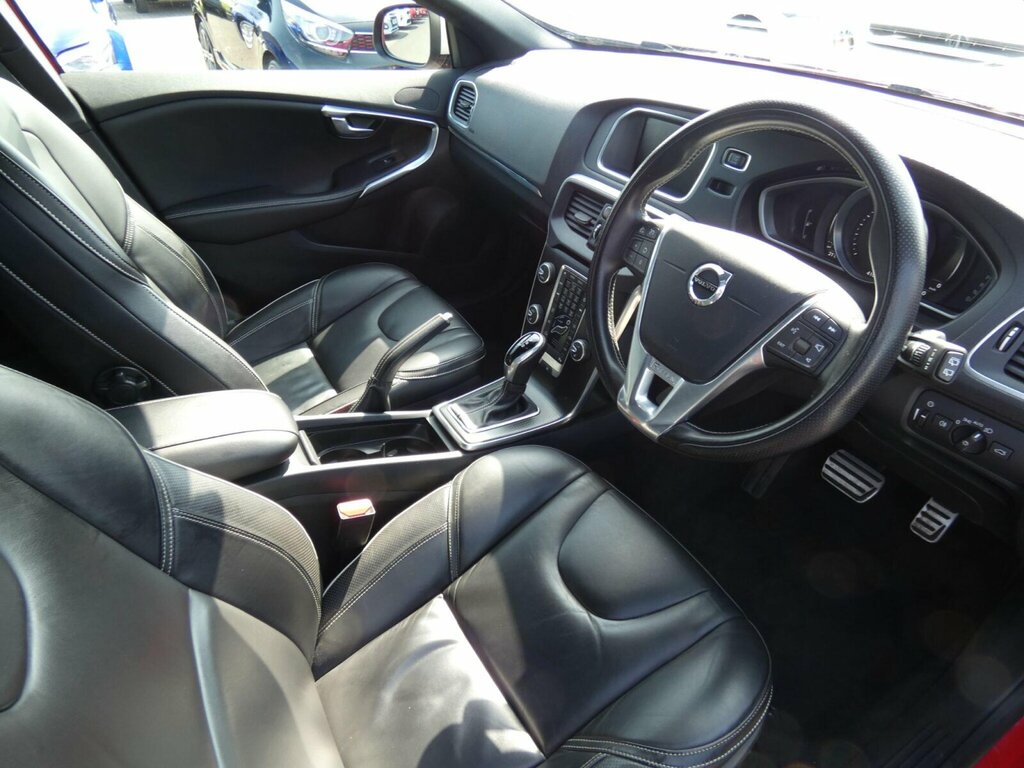 Volvo V40 1.5 T2 R-design Pro Euro 6 Ss Red #5