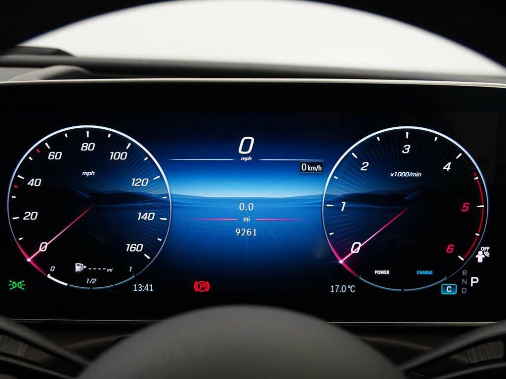 Mercedes-Benz C Class Saloon White #27