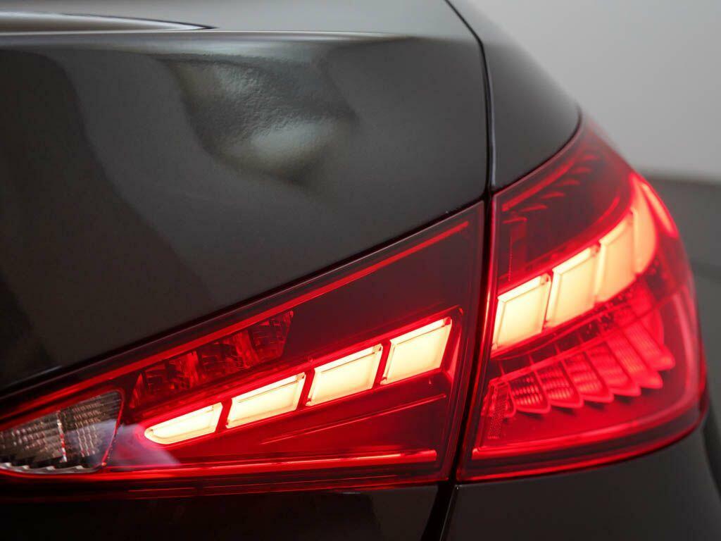 Mercedes-Benz C Class Saloon White #35