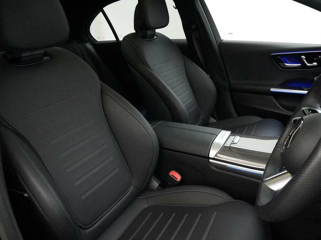 Mercedes-Benz C Class Saloon White #13