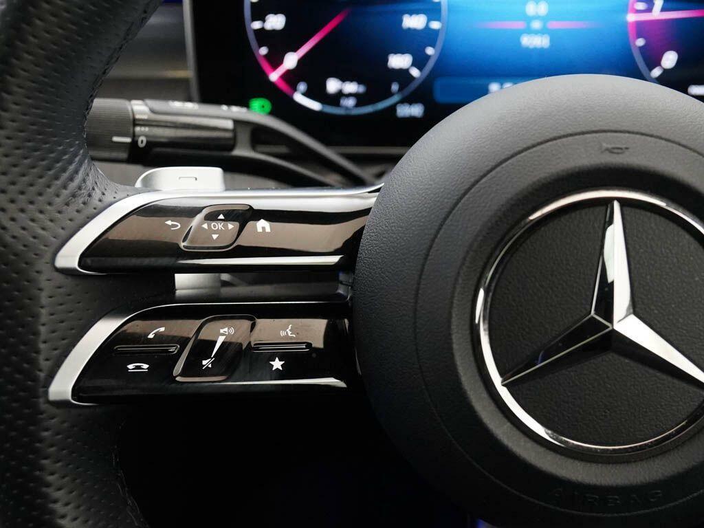Mercedes-Benz C Class Saloon White #19