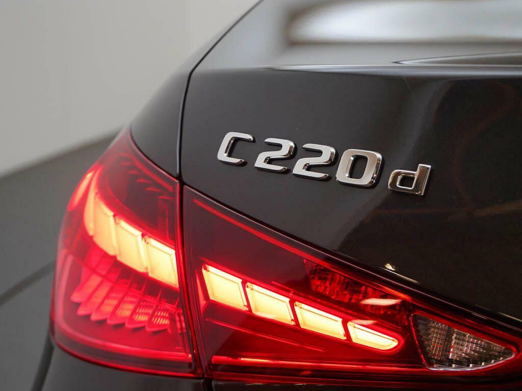 Mercedes-Benz C Class Saloon White #34